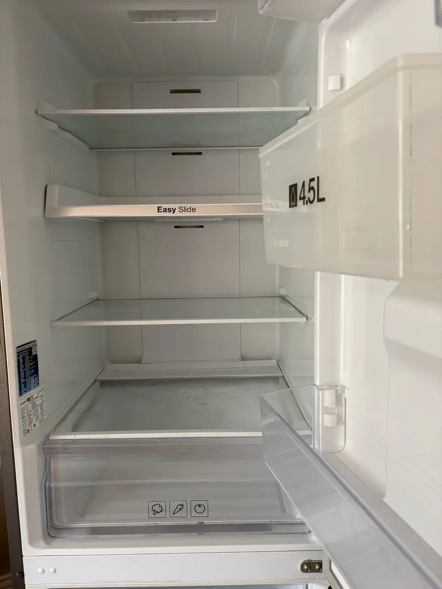 Samsung Fridge Freezer with Water Dispenser - Image 4