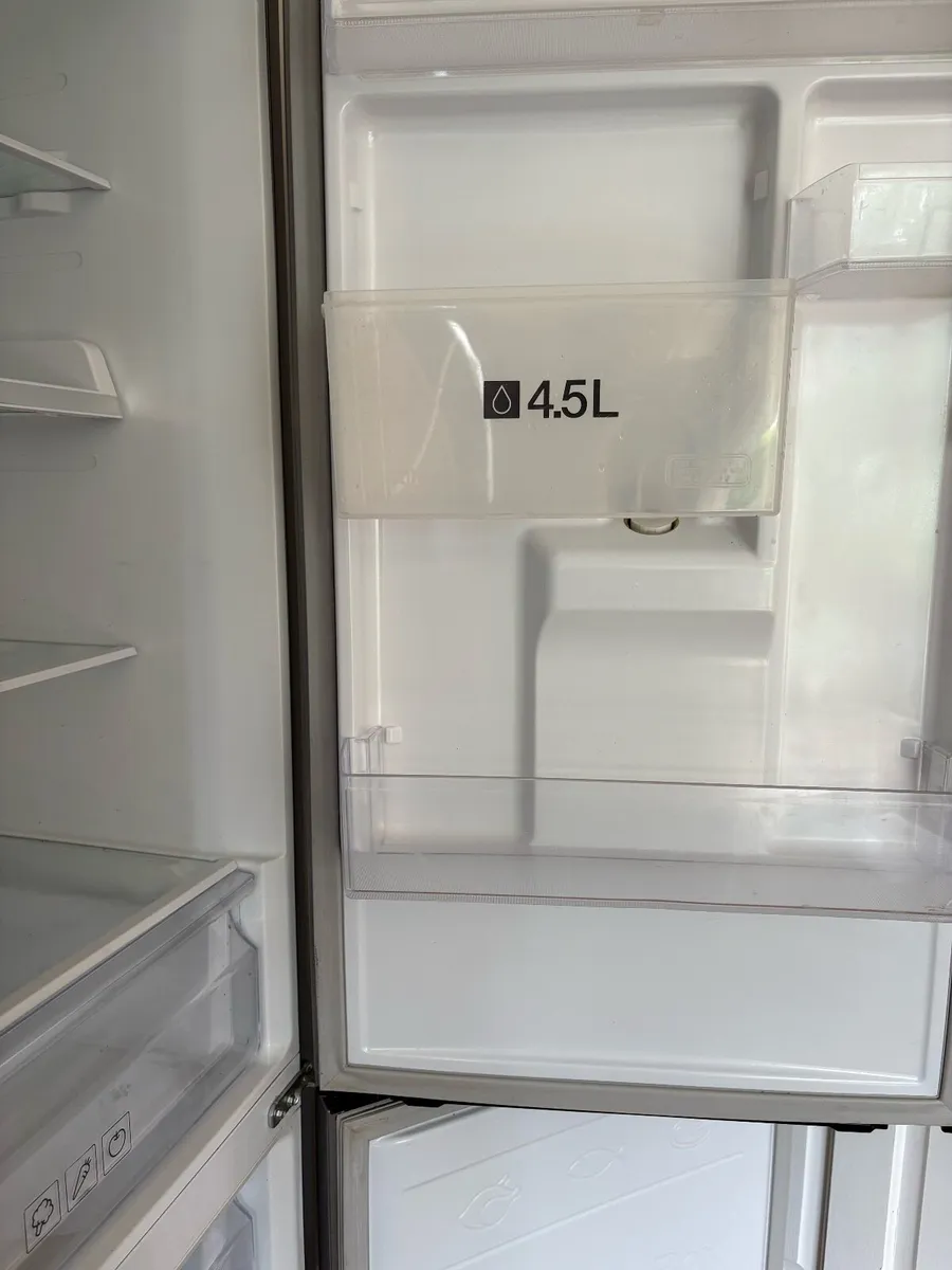 Samsung Fridge Freezer with Water Dispenser - Image 3