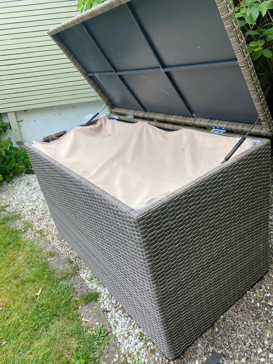 Garden cushion storage - Image 2