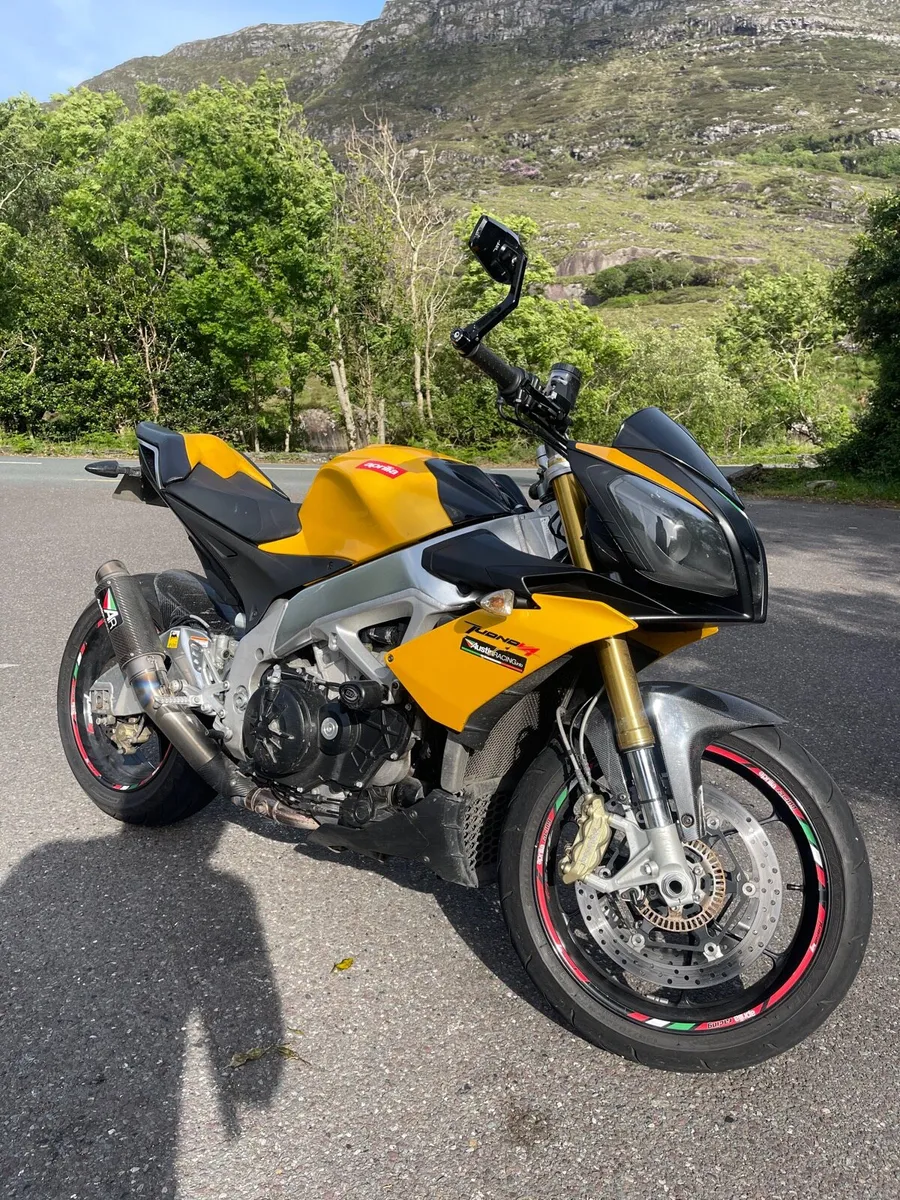 Aprilia Tuono V4 2012 - Image 1