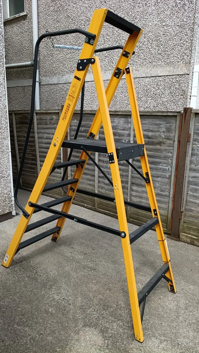 Werner Podium Stepladder - Image 2
