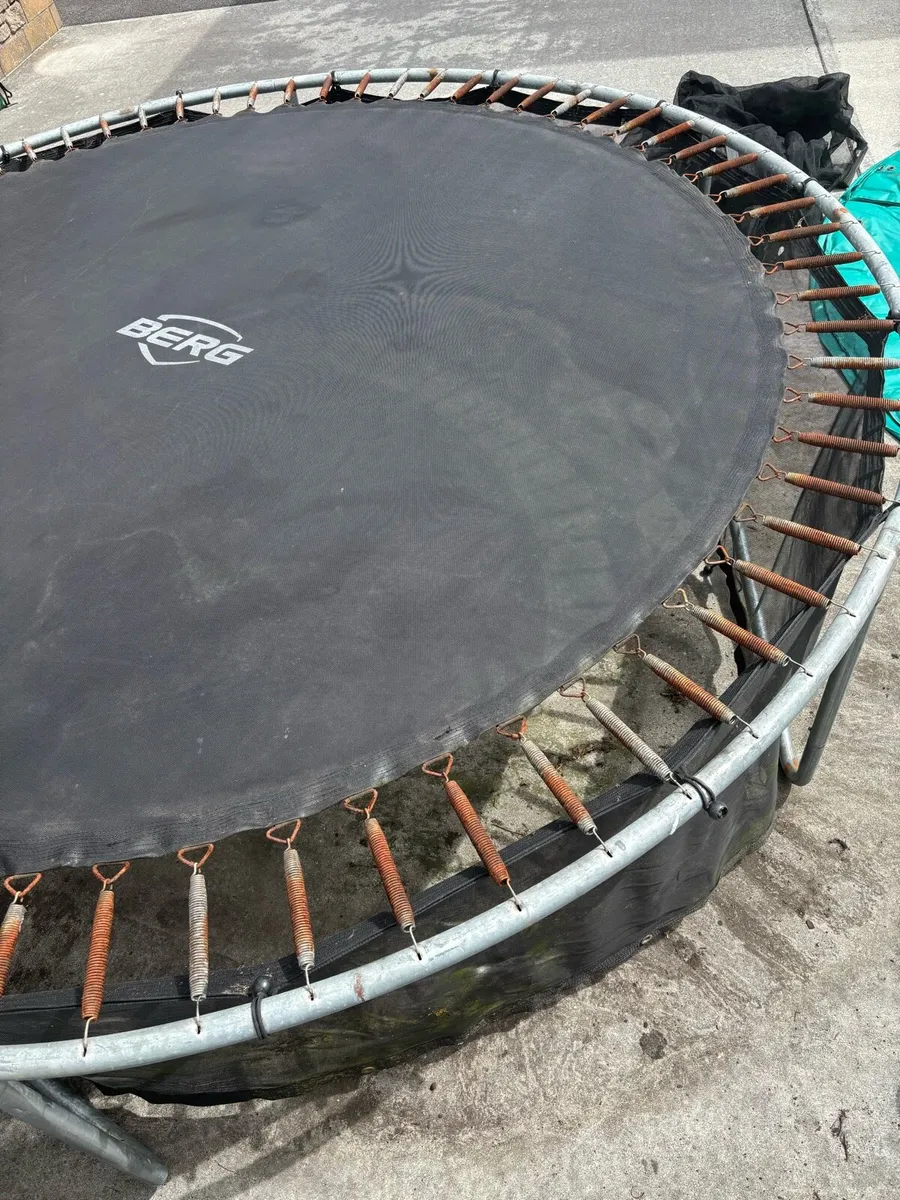11ft round Berg Favorit Trampoline - Image 3