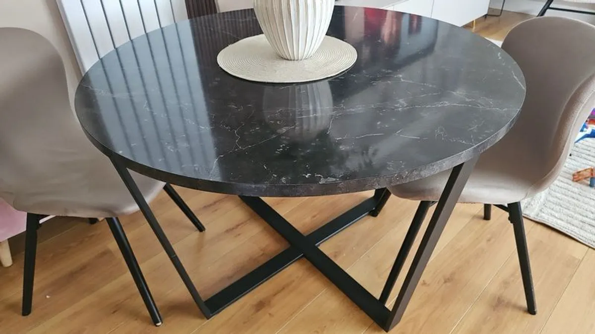 dining table - Image 1