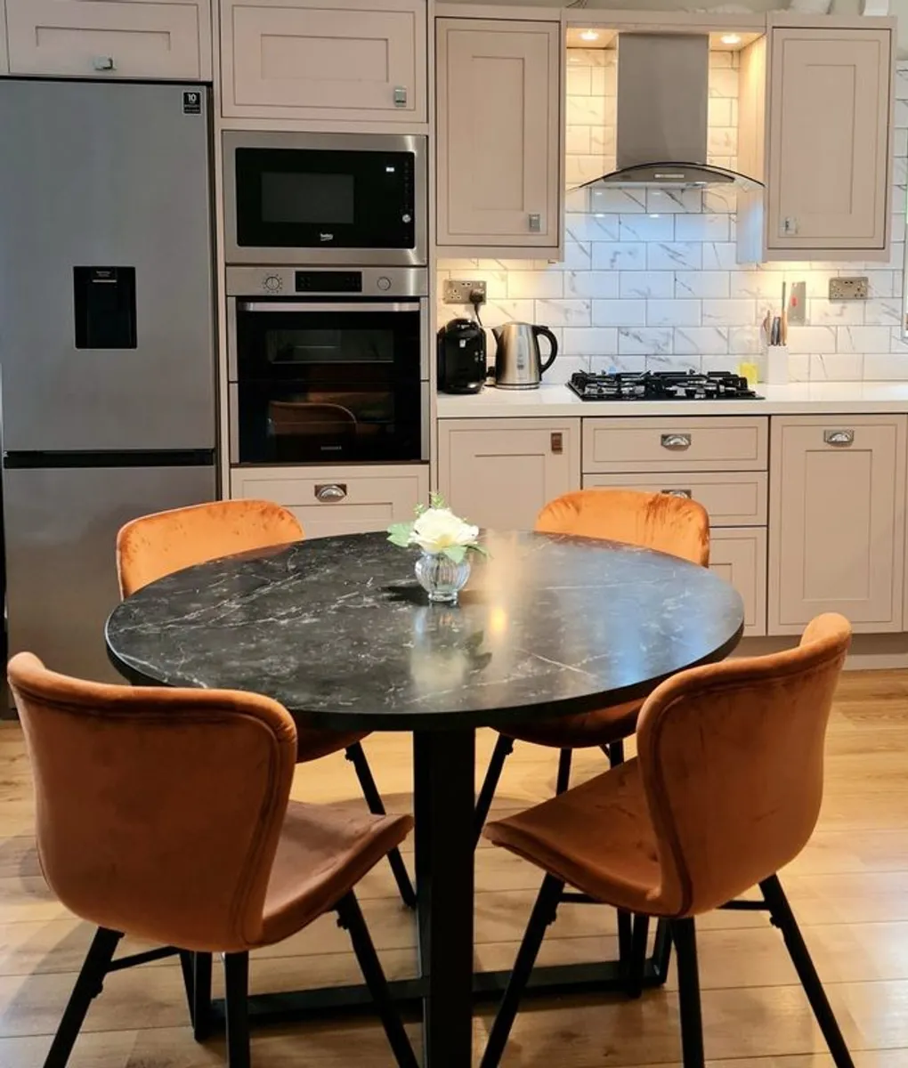 dining table - Image 4