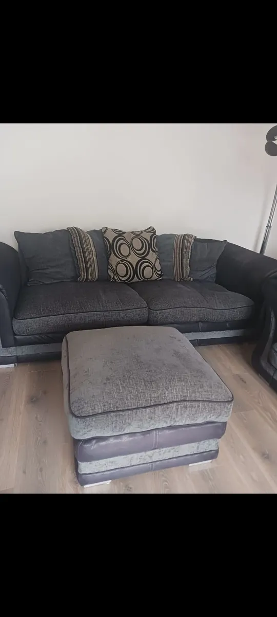 Suite of furniture - Image 1