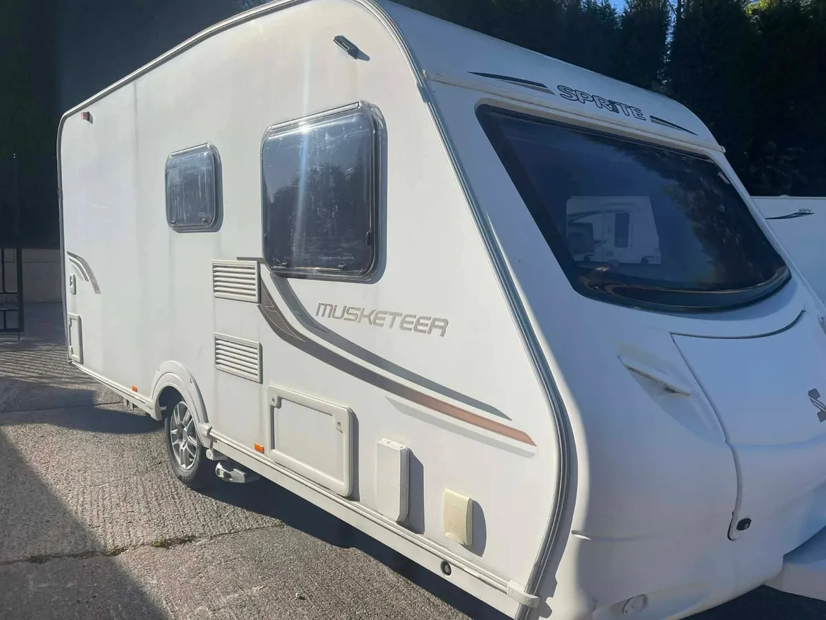 2010 sprite 5 berth with awning caravan - Image 3