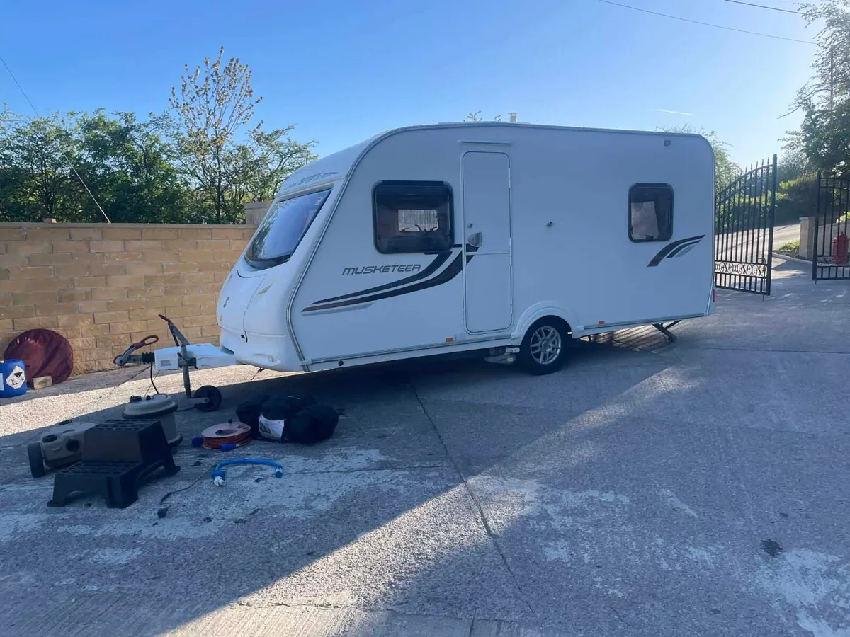 2010 sprite 5 berth with awning caravan - Image 1