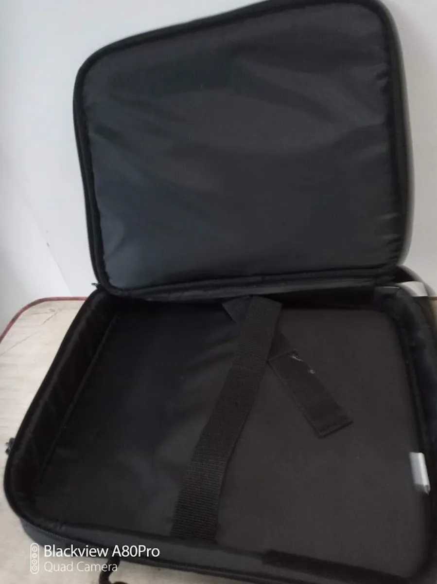 DELL Laptop and bag - Image 2