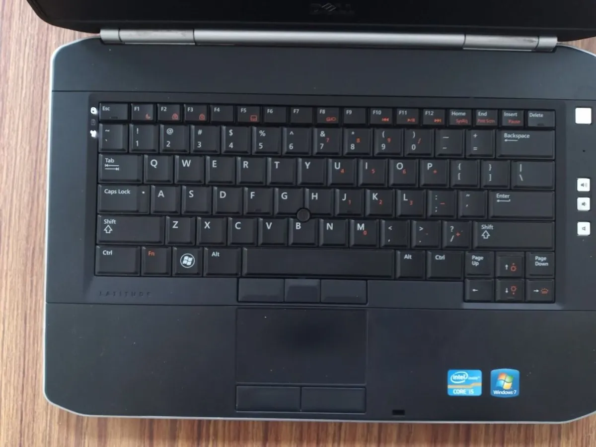 DELL Laptop and bag - Image 4