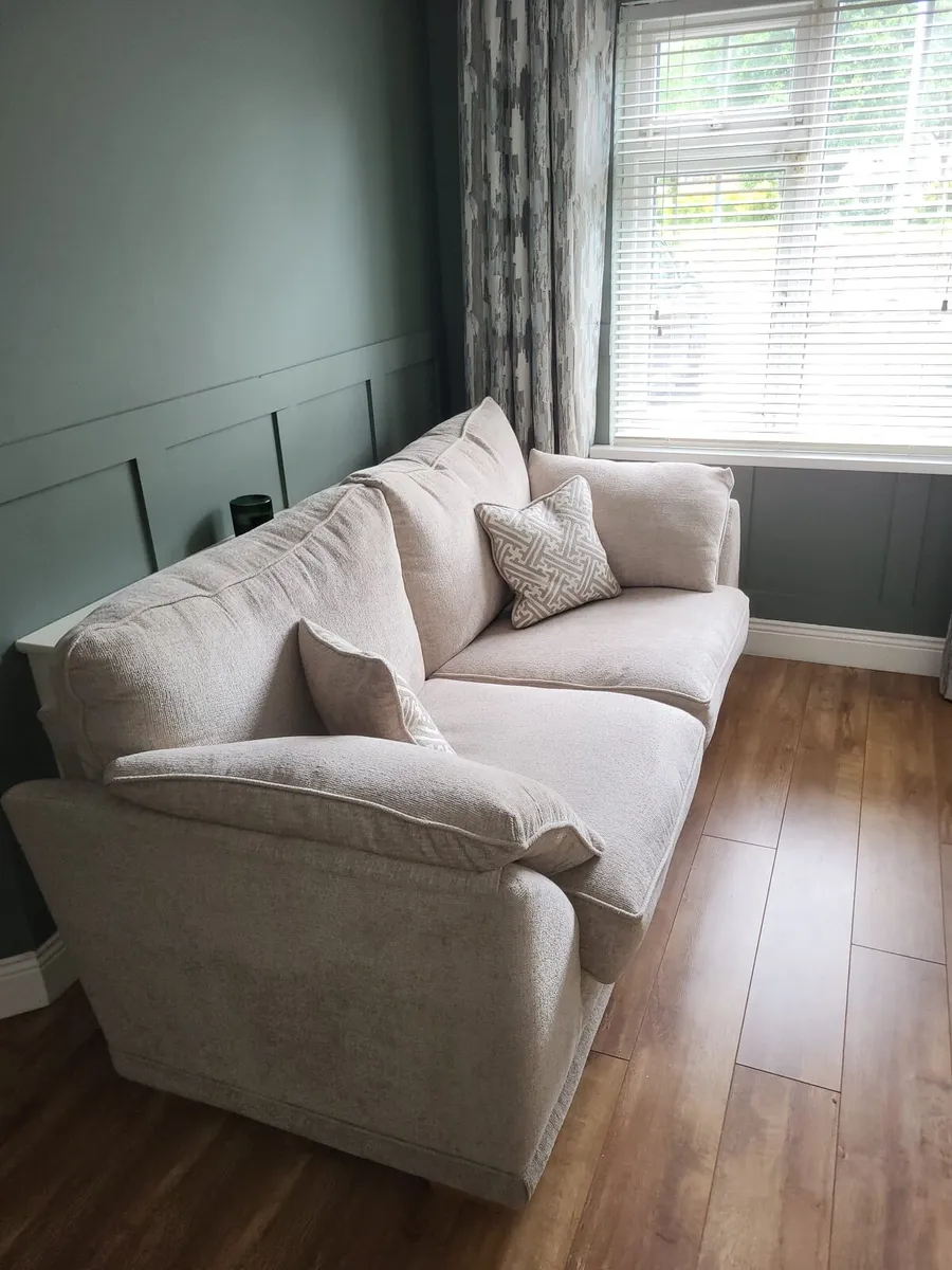 Suite of furniture (3+2) - Image 2