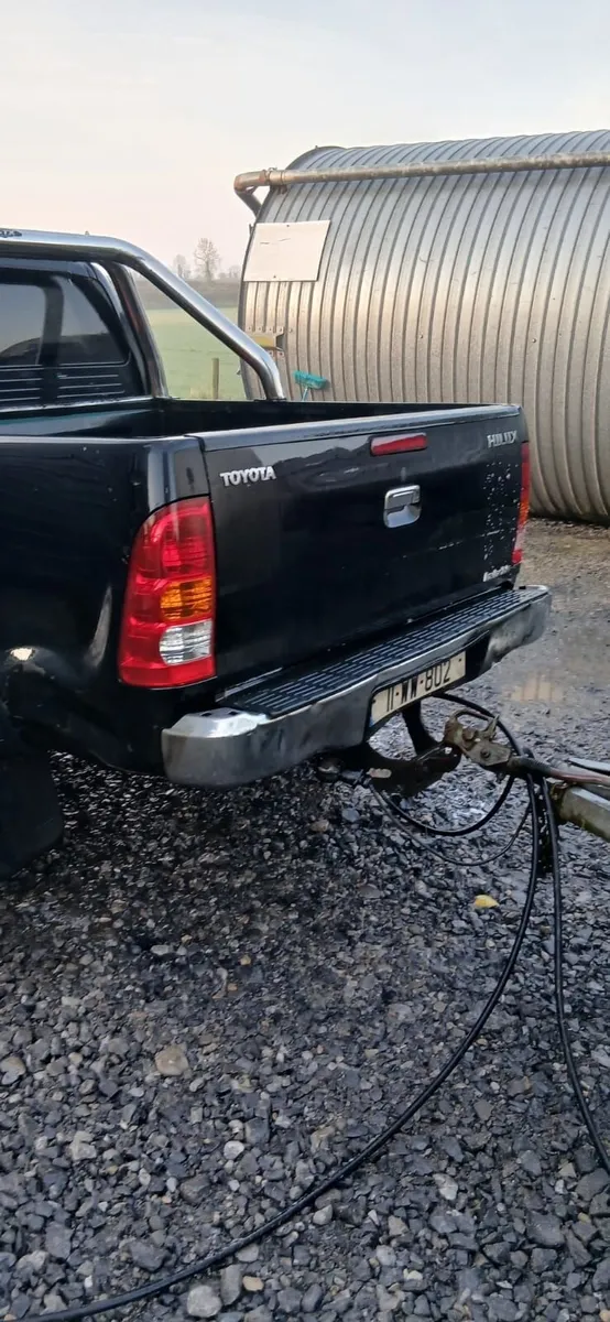 Toyota Hilux 2011 - Image 2
