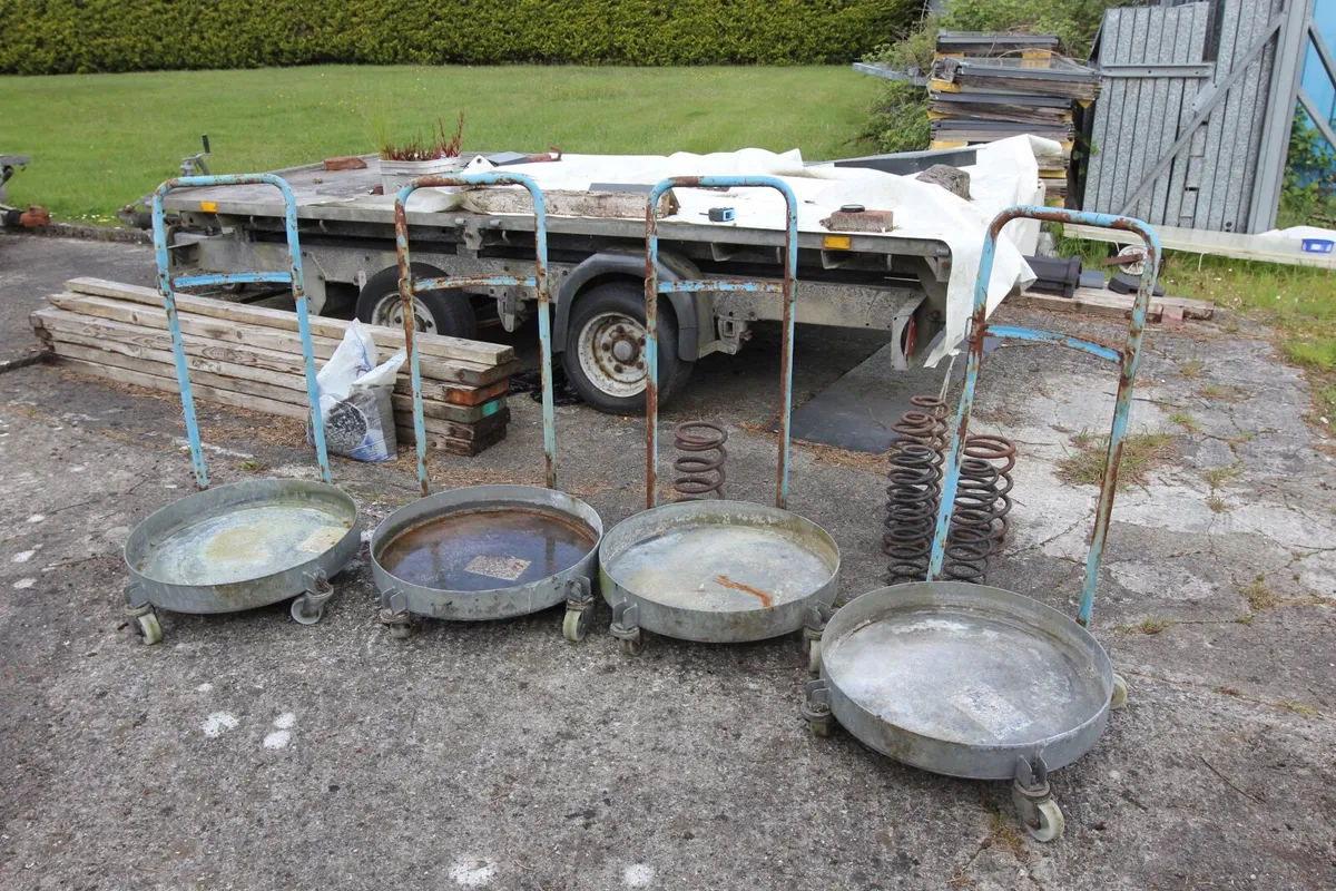 610 mm drum trollies with watertight metal tray - Image 1