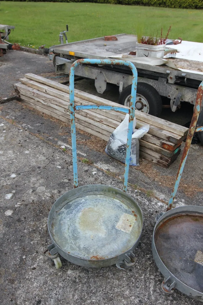 610 mm drum trollies with watertight metal tray - Image 3