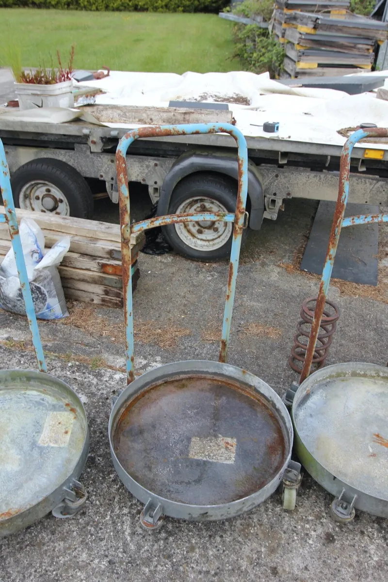 610 mm drum trollies with watertight metal tray - Image 4