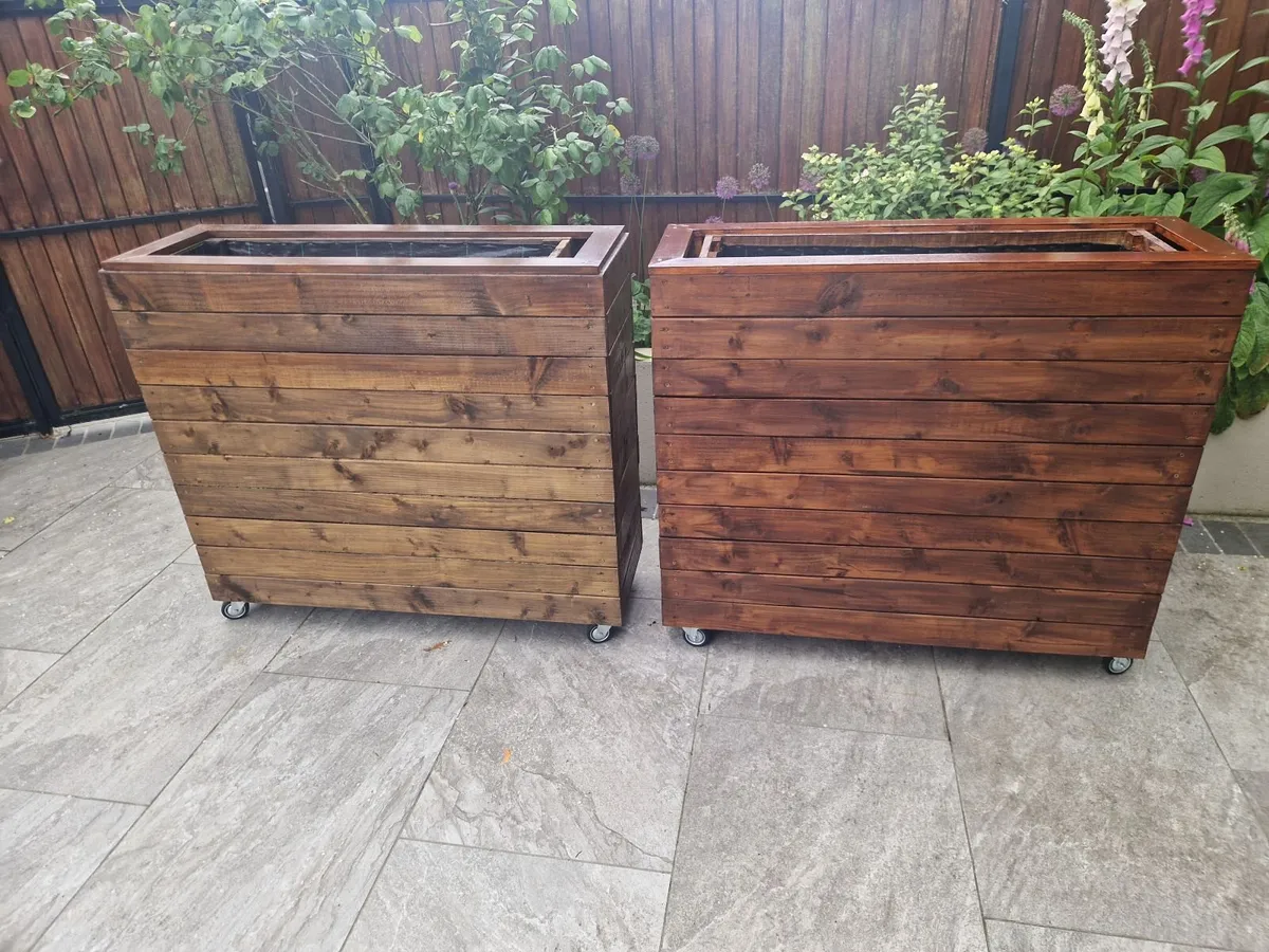 Tall Patio Planters with removable plant box - Image 2