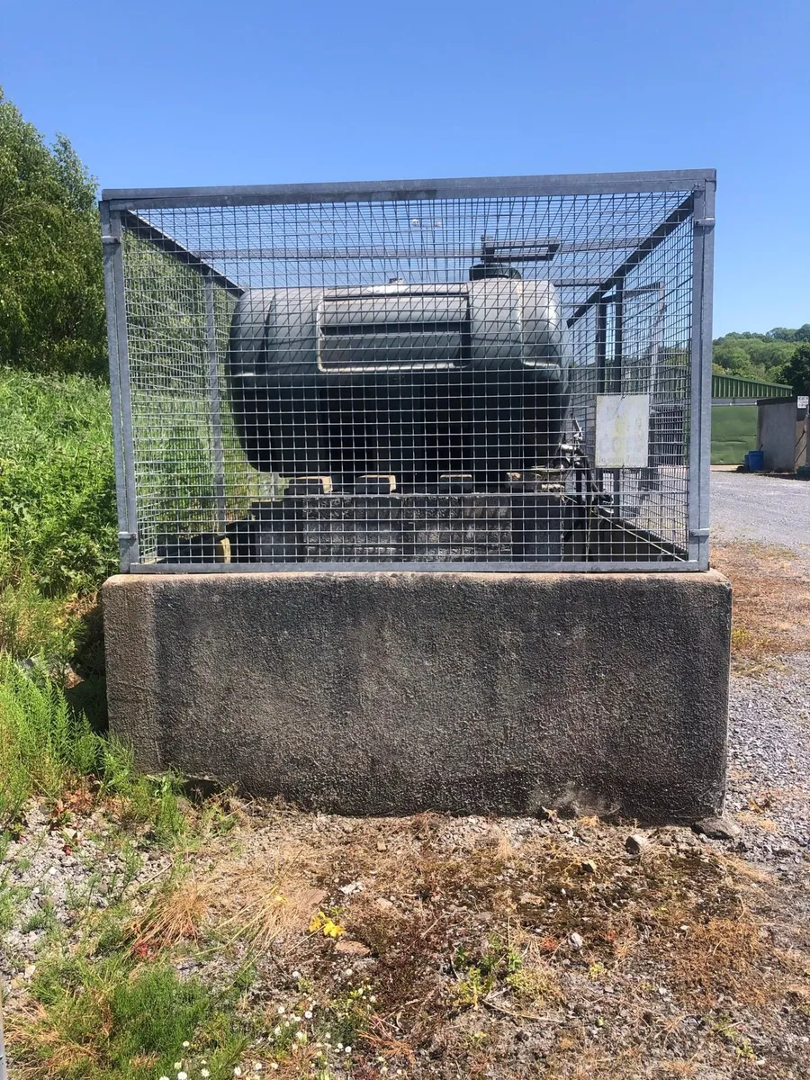 Galvanised cage. - Image 4