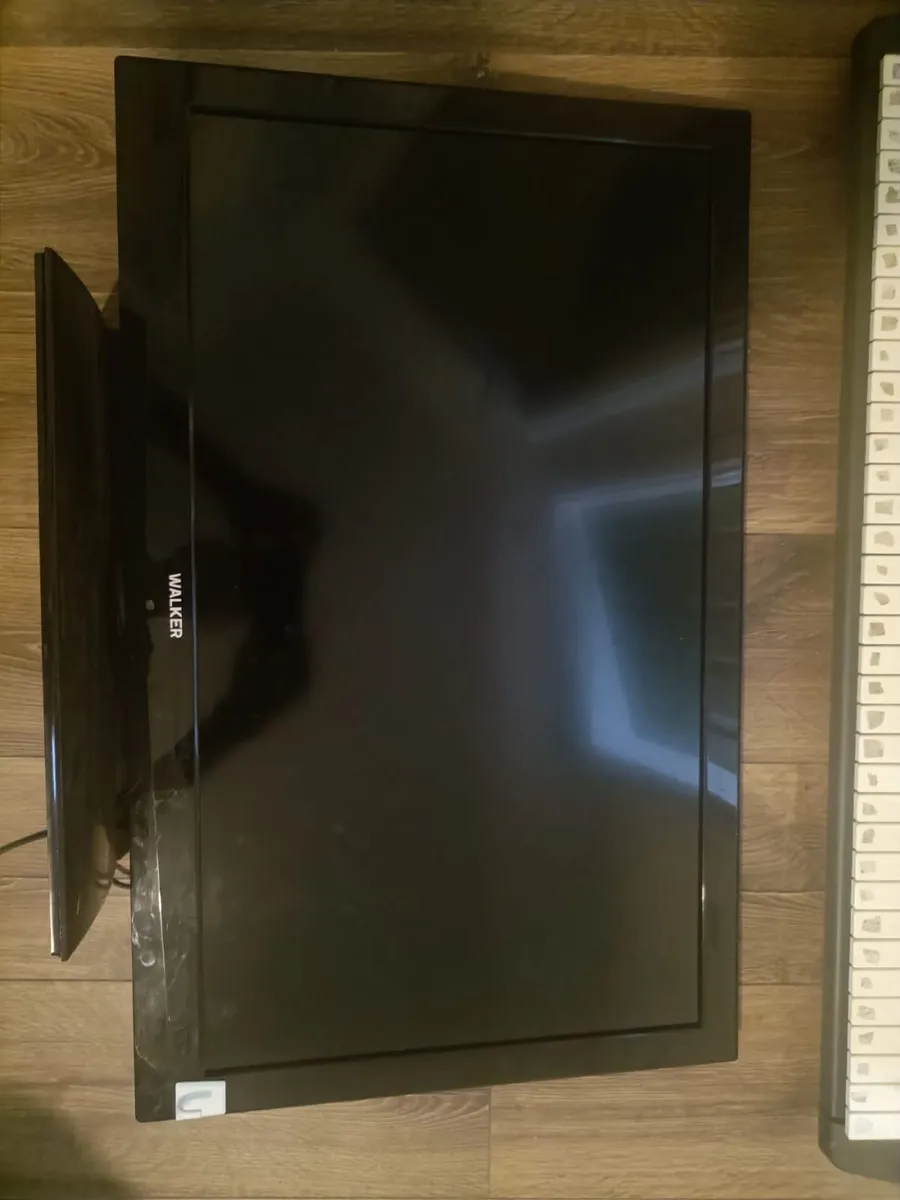 32 inch Walker TV - Image 1