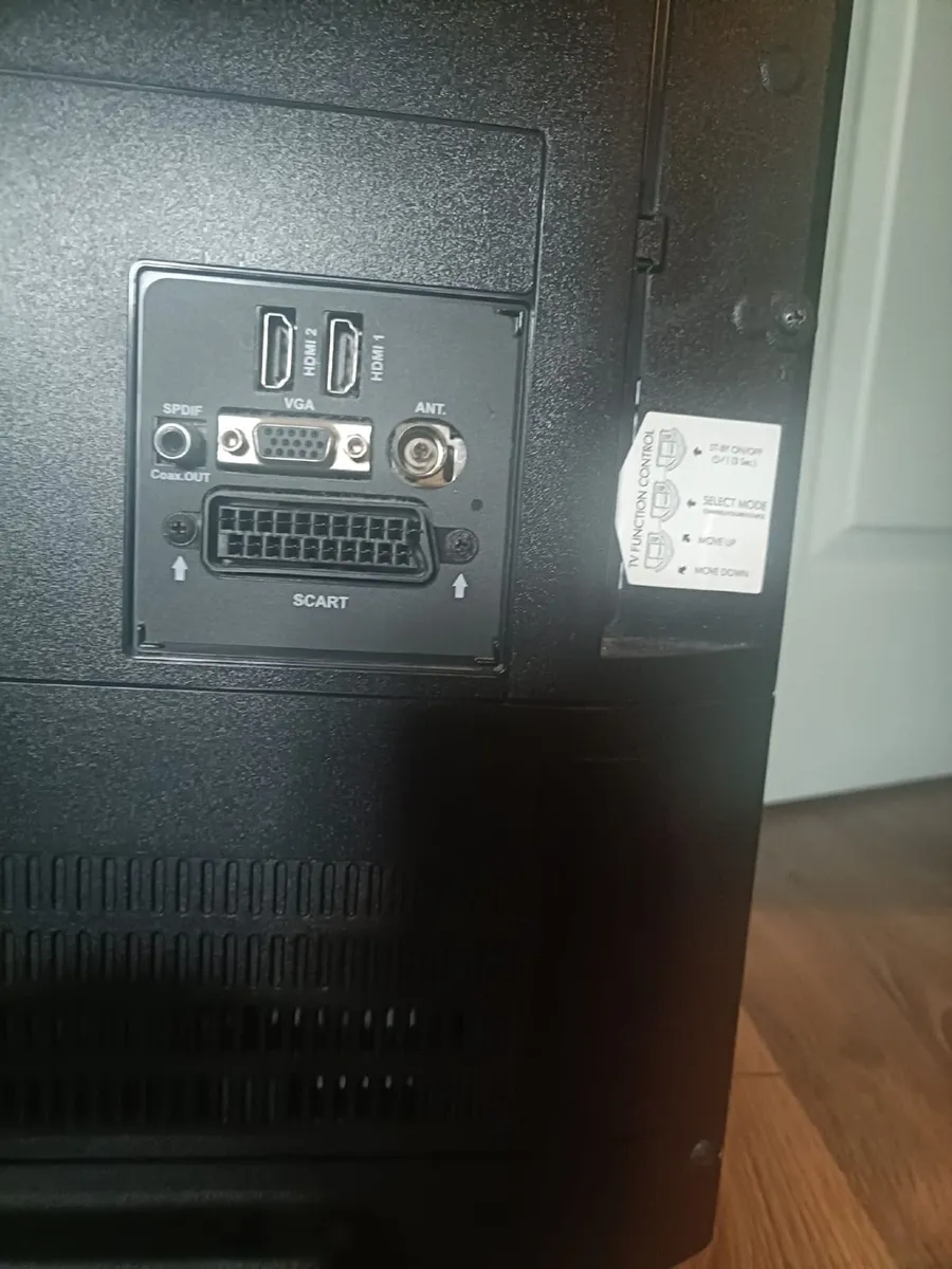 32 inch Walker TV - Image 2