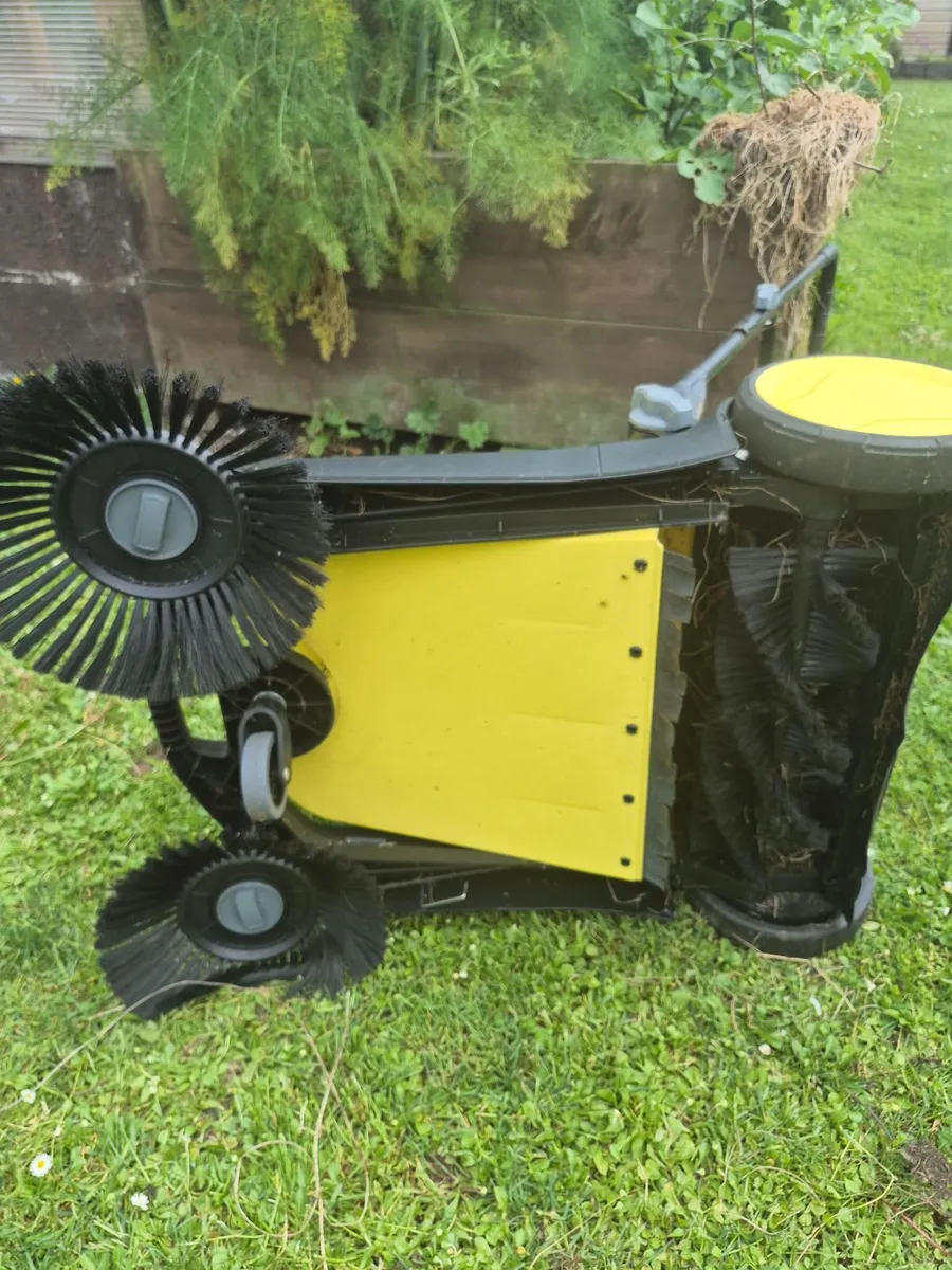 Yard sweeper - Image 1
