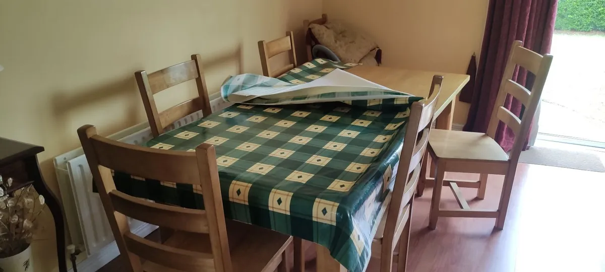 Kitchen table - Image 1