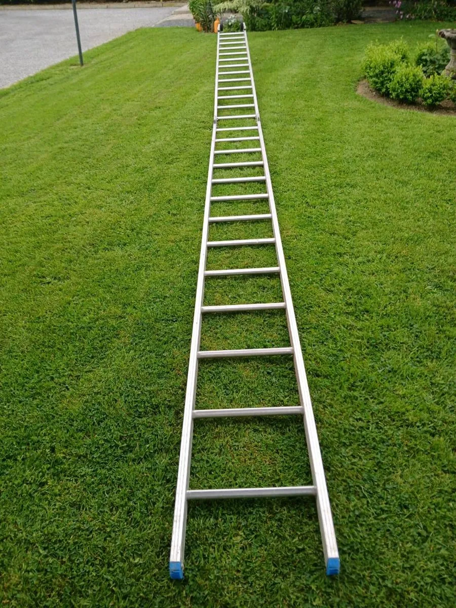 FOLDING LADDER - Image 2