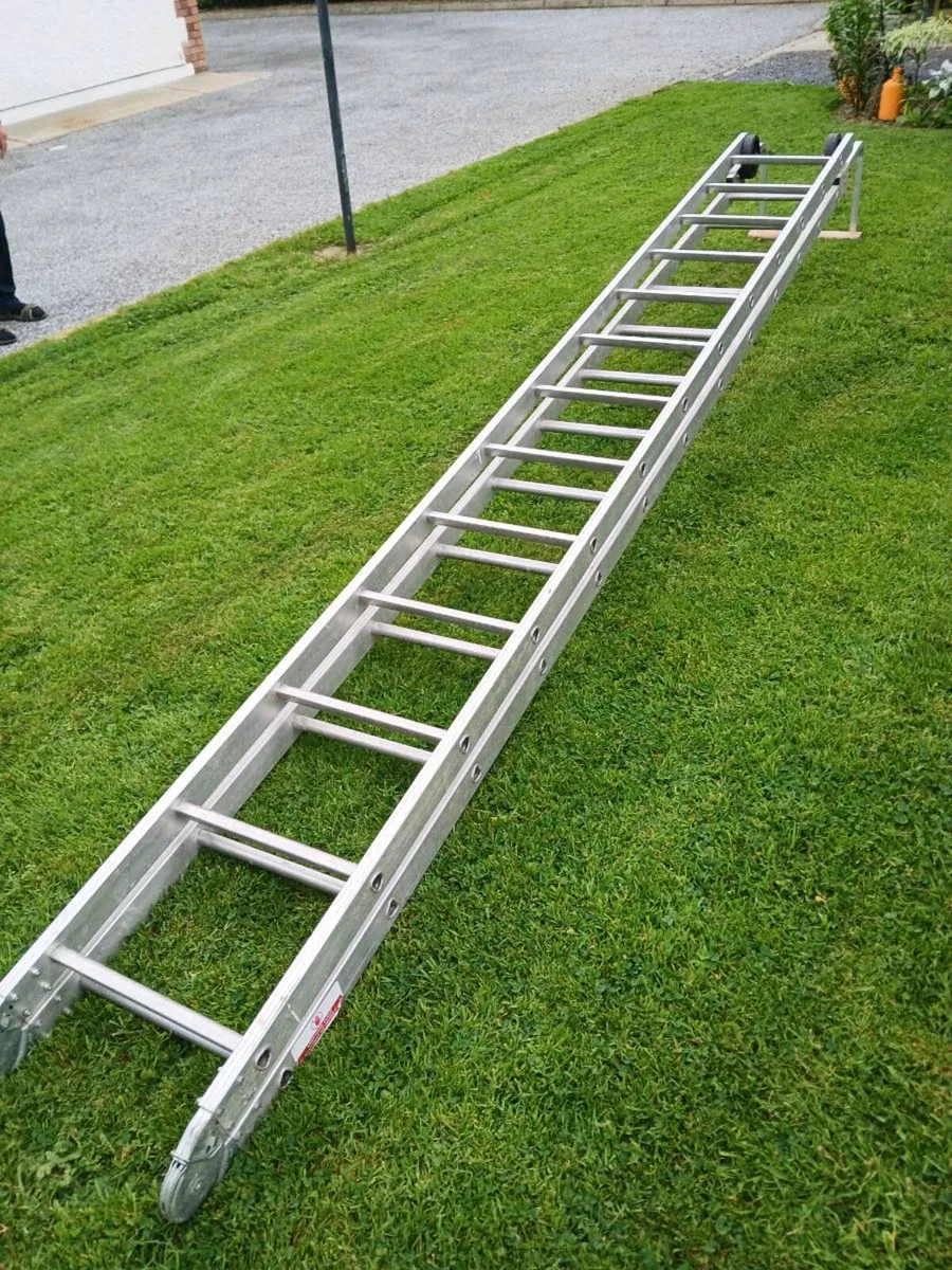 FOLDING LADDER - Image 4