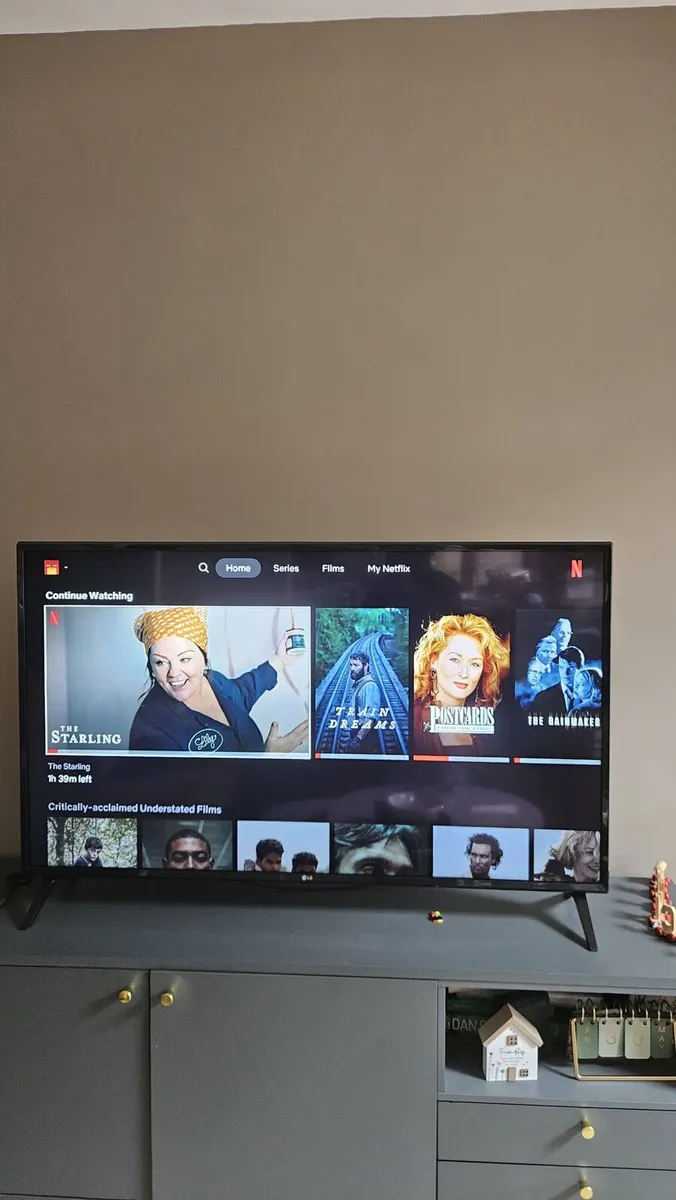 49" UK632 Series UHD HDR Smart TV - Image 2
