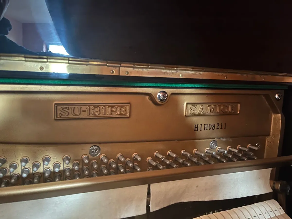 Upright Piano - Samick - Image 4