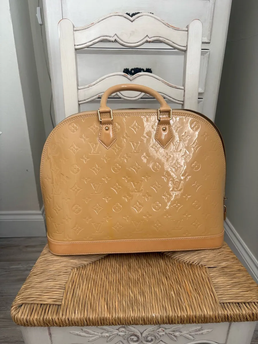 Ladies handbag - Image 1