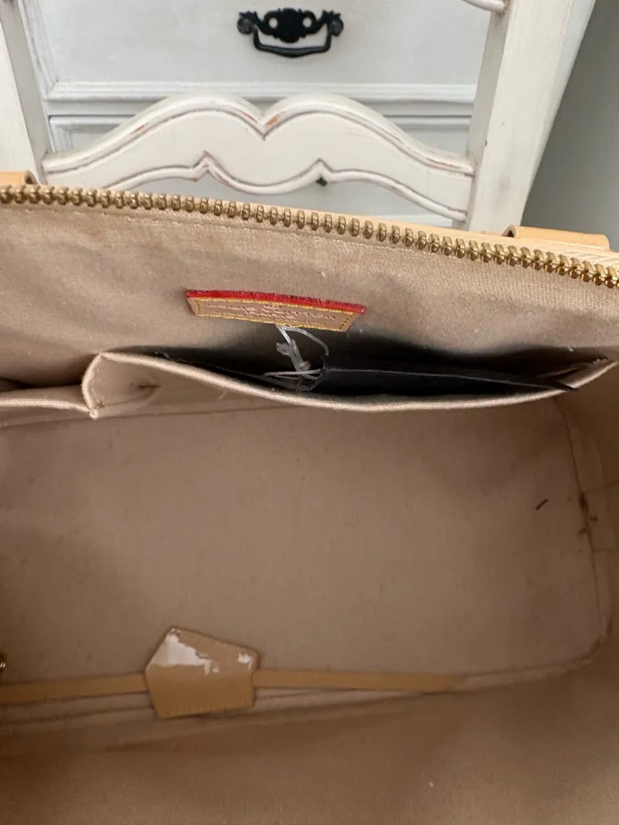 Ladies handbag - Image 2