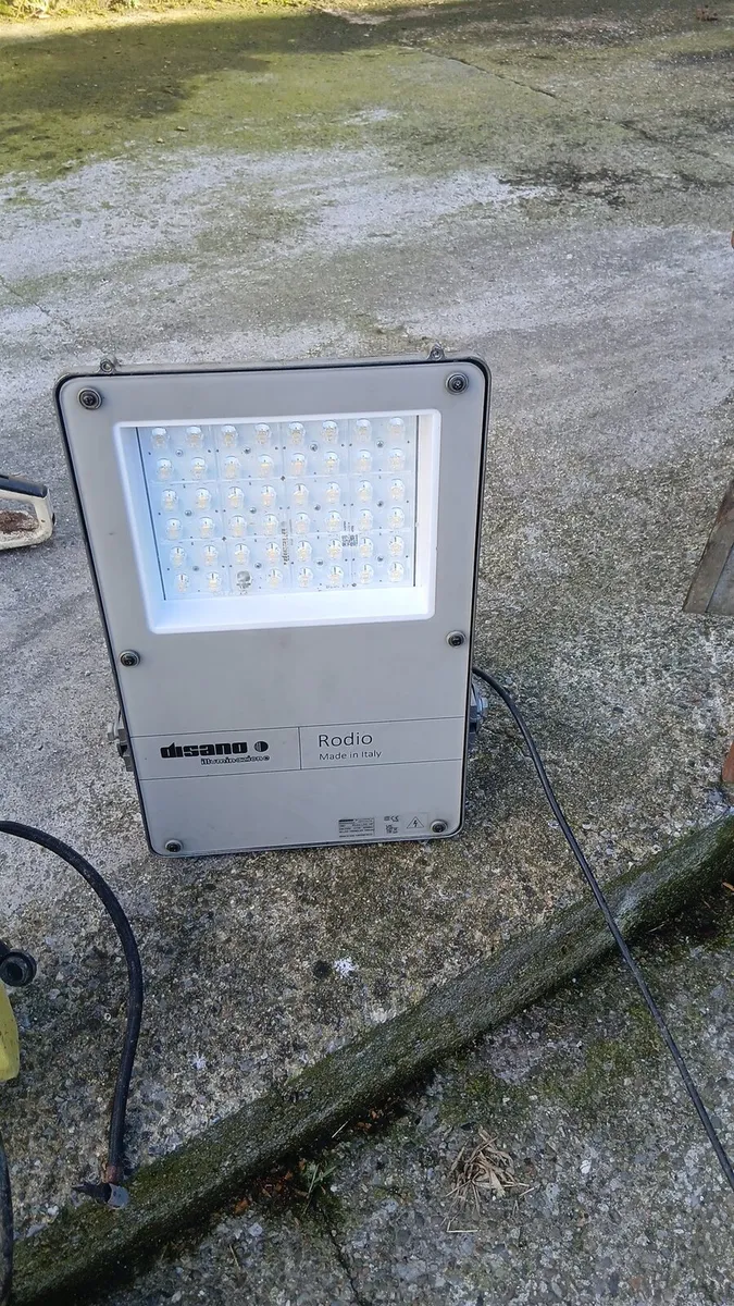Flood light