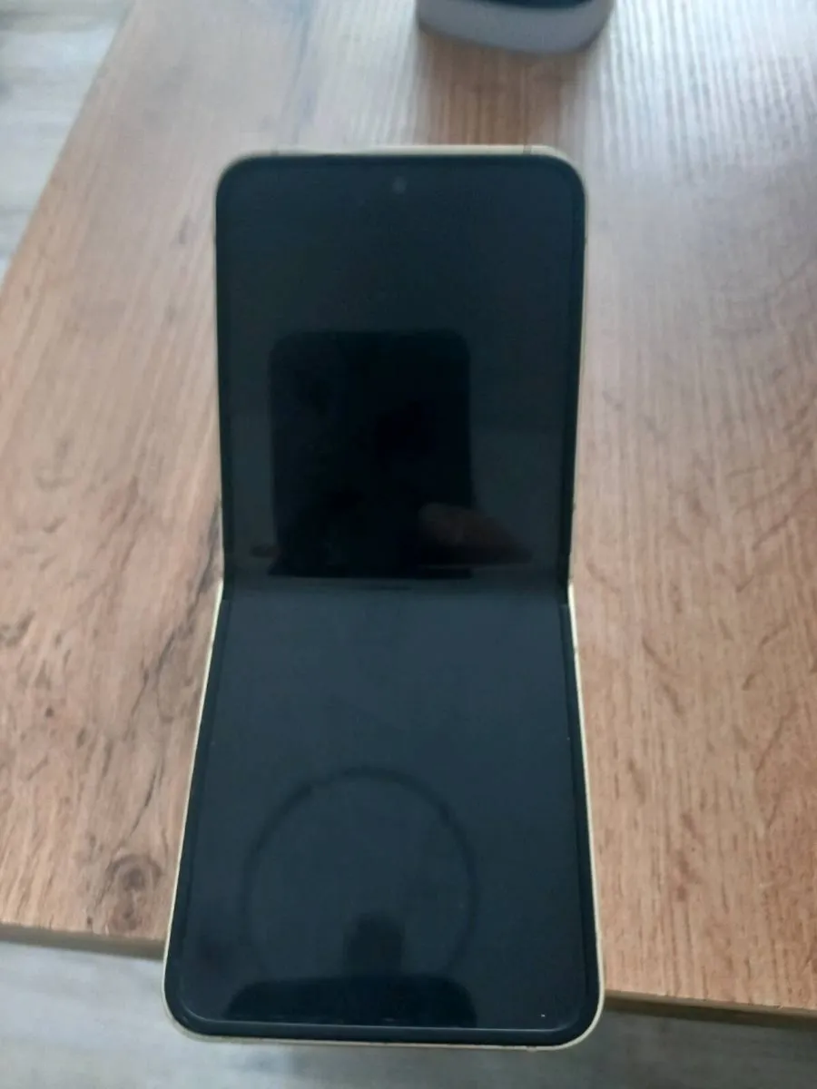 Samsung flip 6 - Image 2