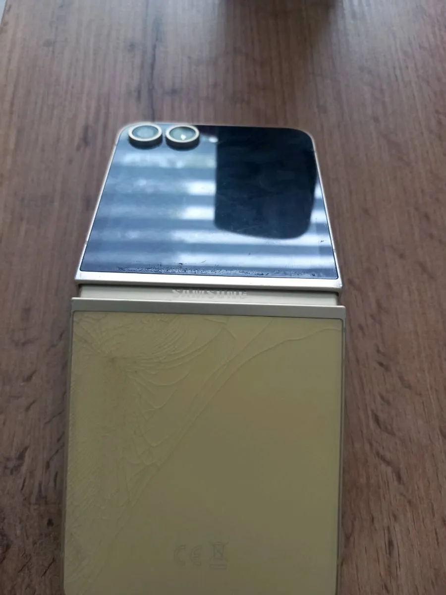 Samsung flip 6 - Image 4