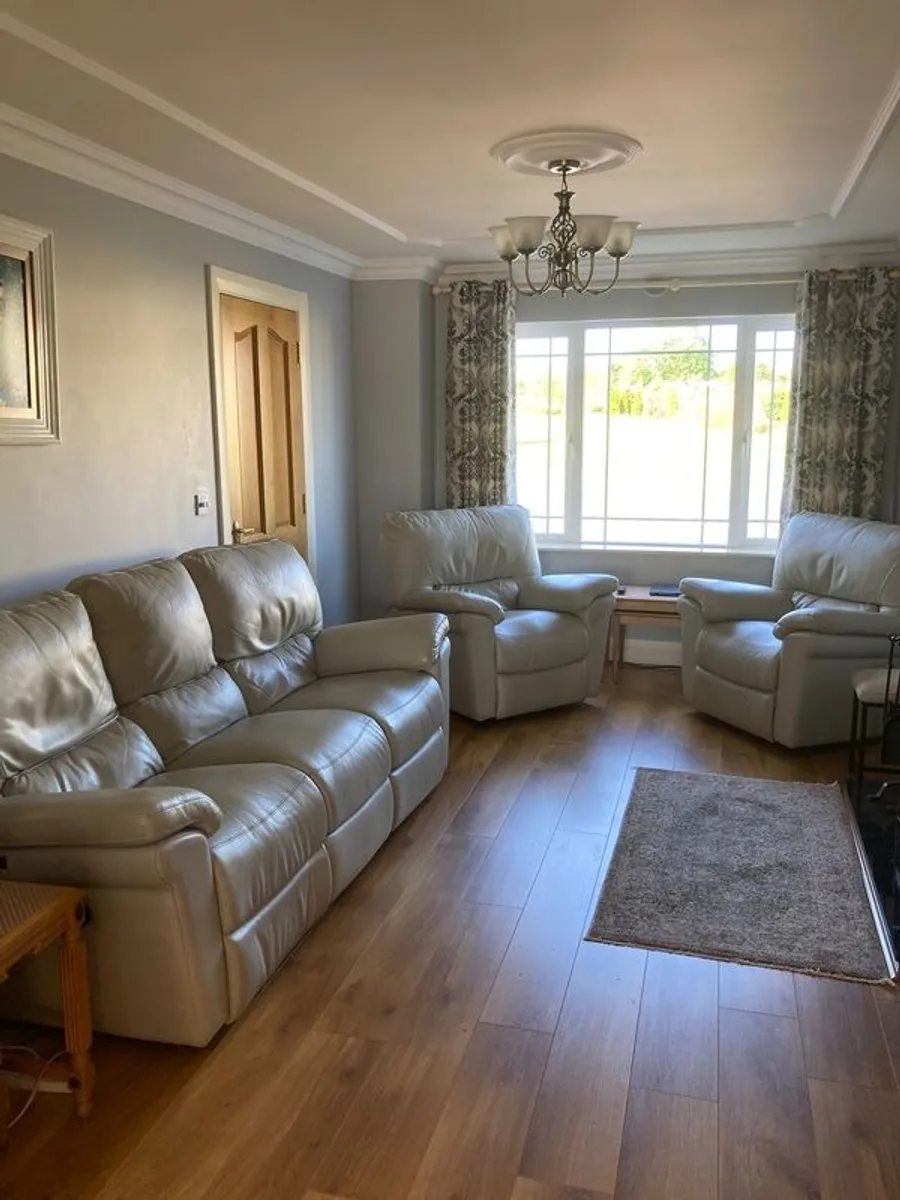 Genuine Italian Leather Suite - Image 1
