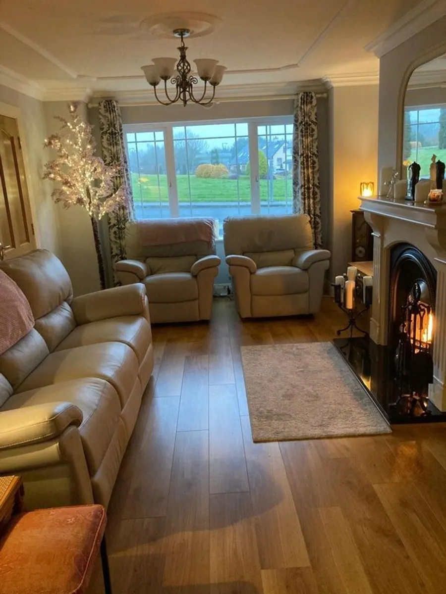 Genuine Italian Leather Suite - Image 2
