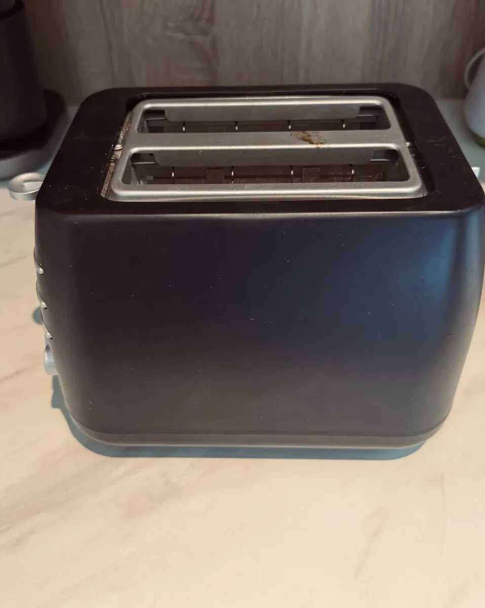 2-Slice Toaster (Black) – €10 - Image 2