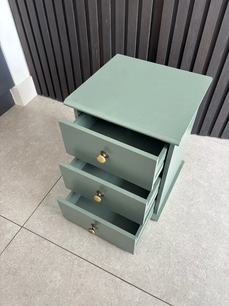 Bedside locker with 3 drawers - Image 2