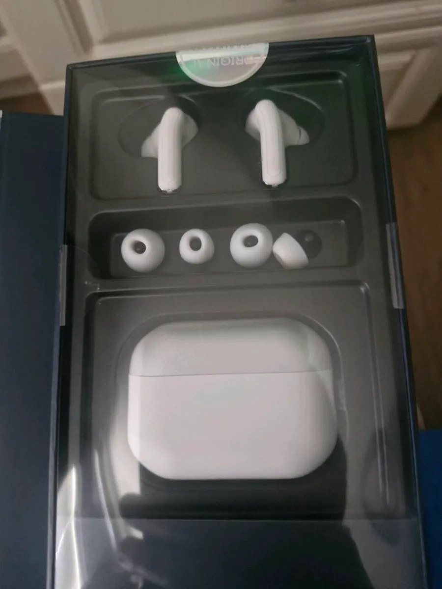 Smart watch + air pods brand new - Image 2
