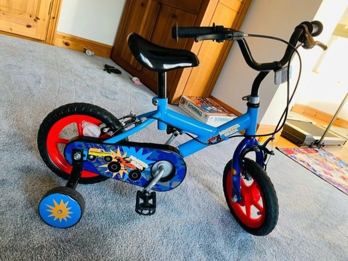 Bike with support balance  wheel - Image 1
