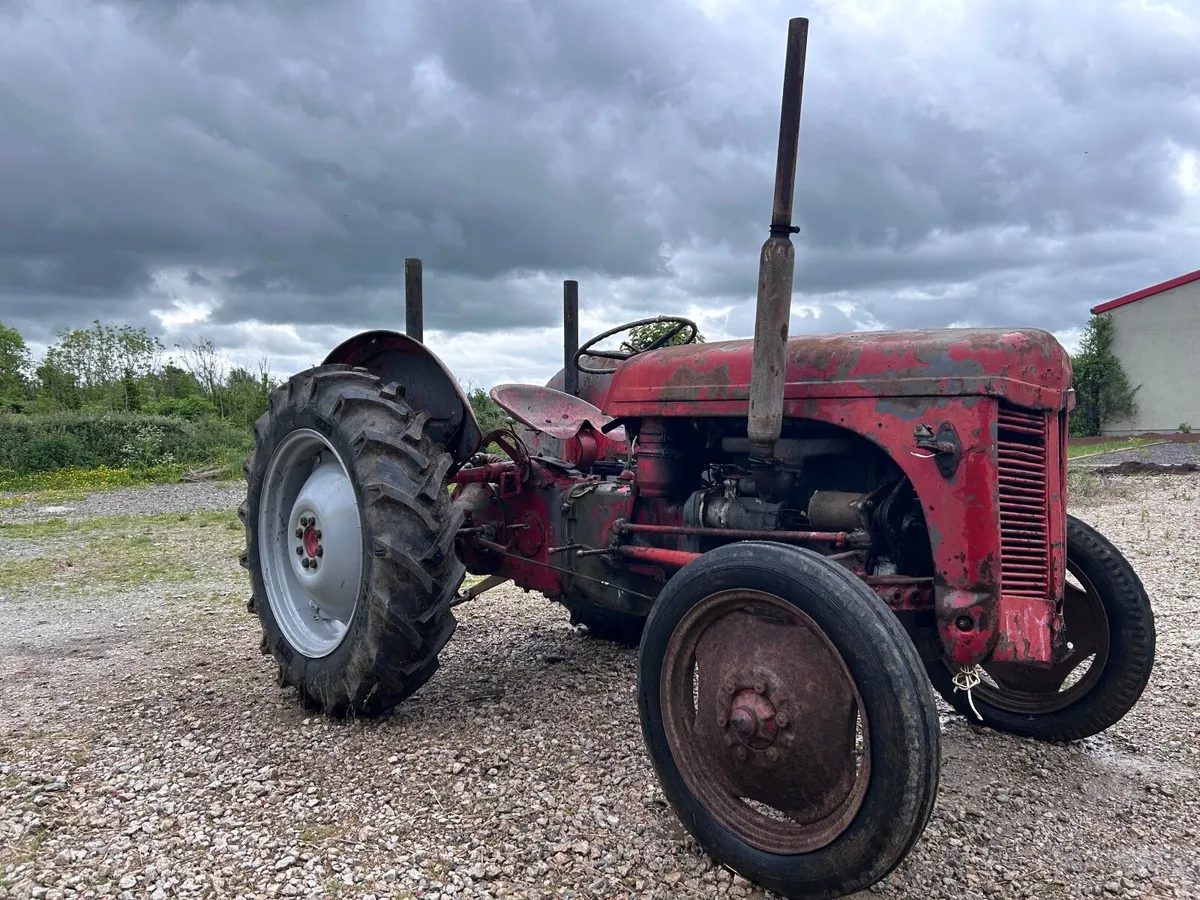 Vintage Tractor T20 - Image 1