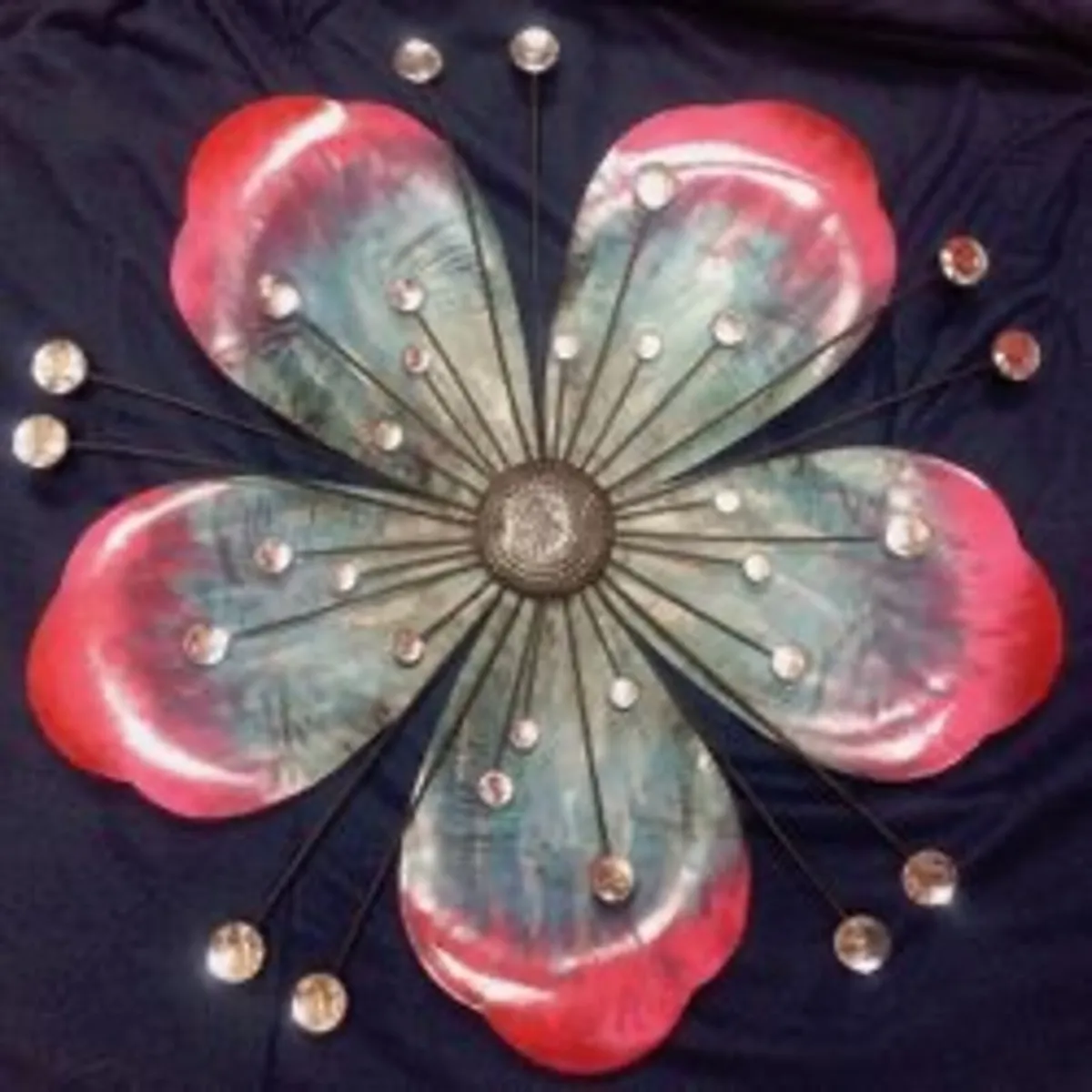 Metallic flower with light reflecting effect - Image 1