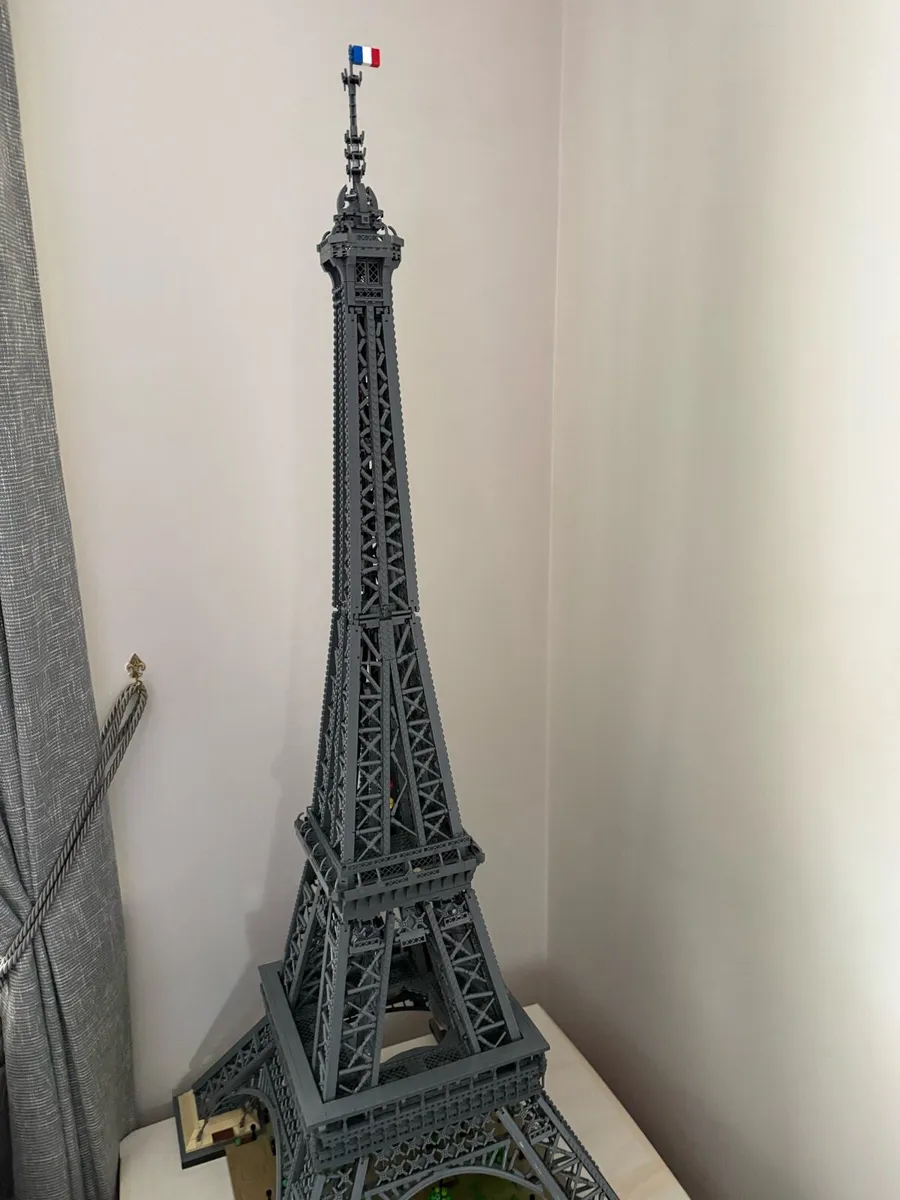 Eiffel Tower LEGO set - Image 3