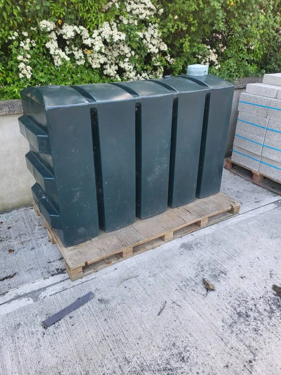 Oil tank - Image 1