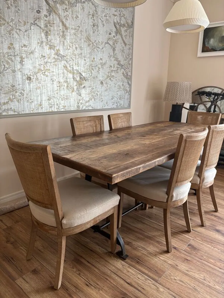 Table and 6 chairs - Image 1