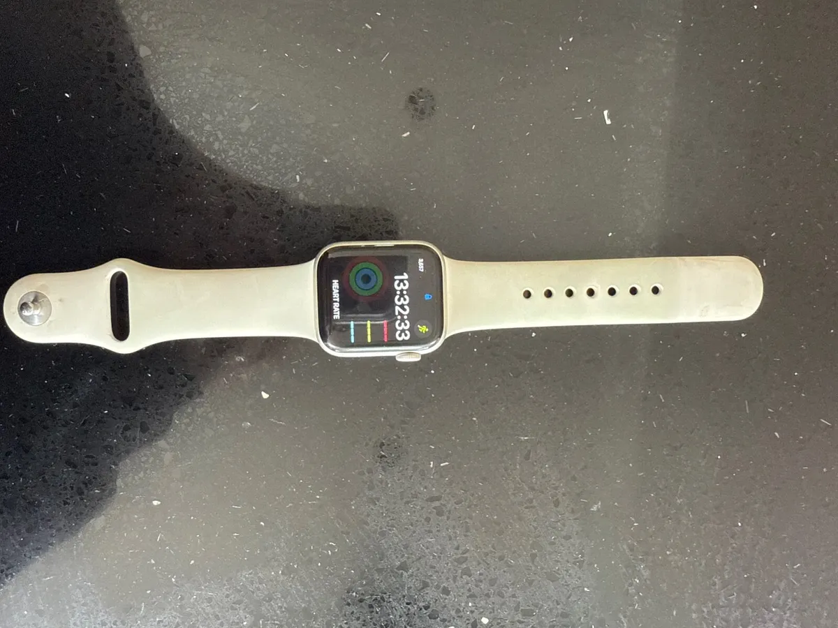 Apple Watch SE (GPS) (2nd Generation) - Image 1