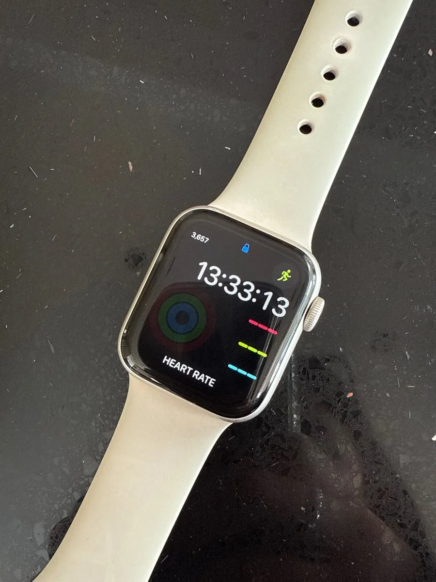 Apple Watch SE (GPS) (2nd Generation) - Image 3