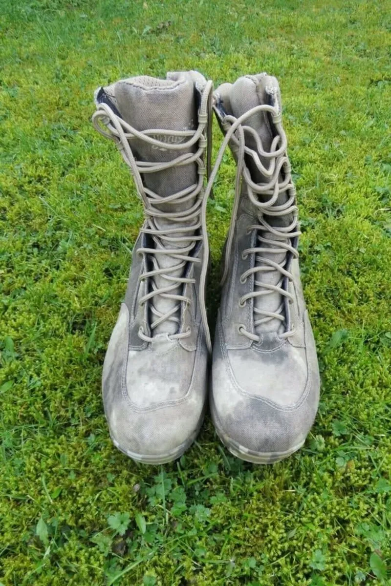 DANNER 26033 Special Forces Boots size UK 9 - Image 1