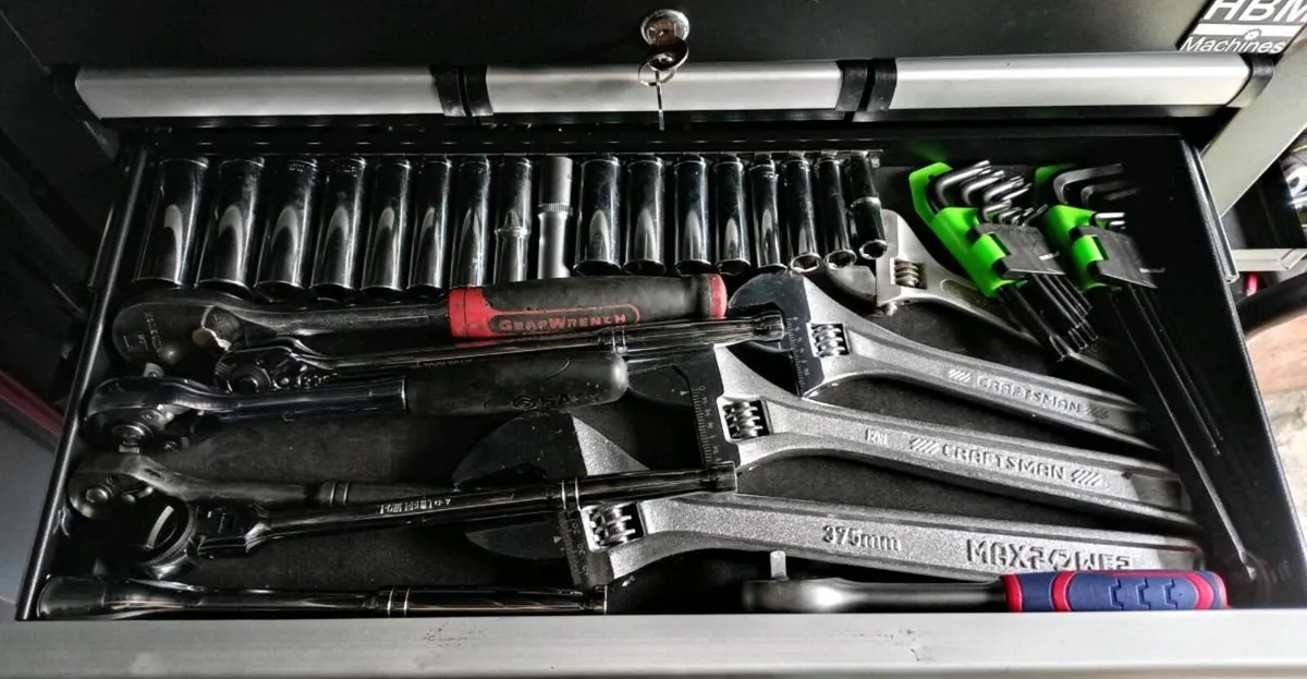 Full tool chest - Image 4