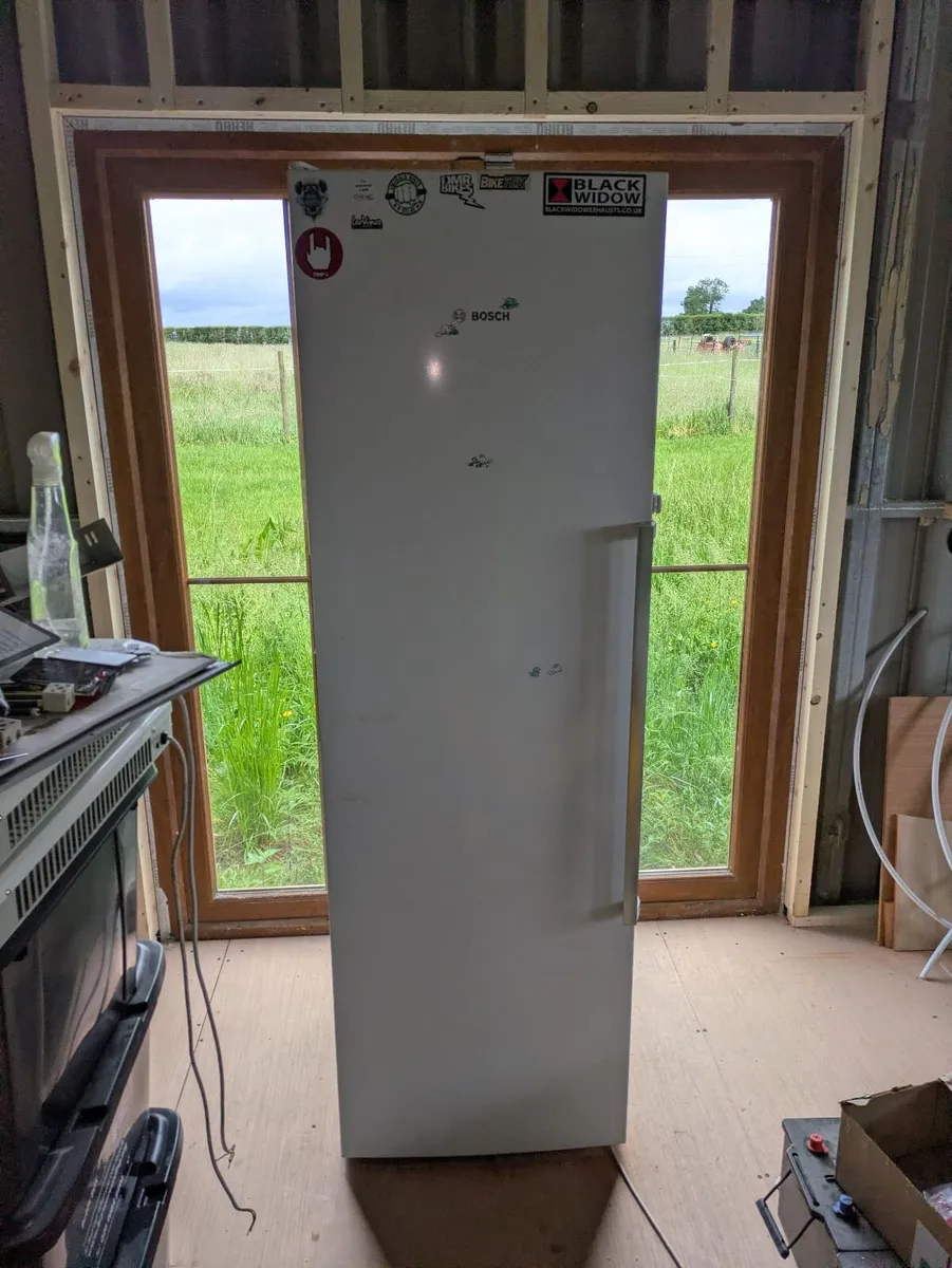 Bosch 346L free standing fridge - Image 1