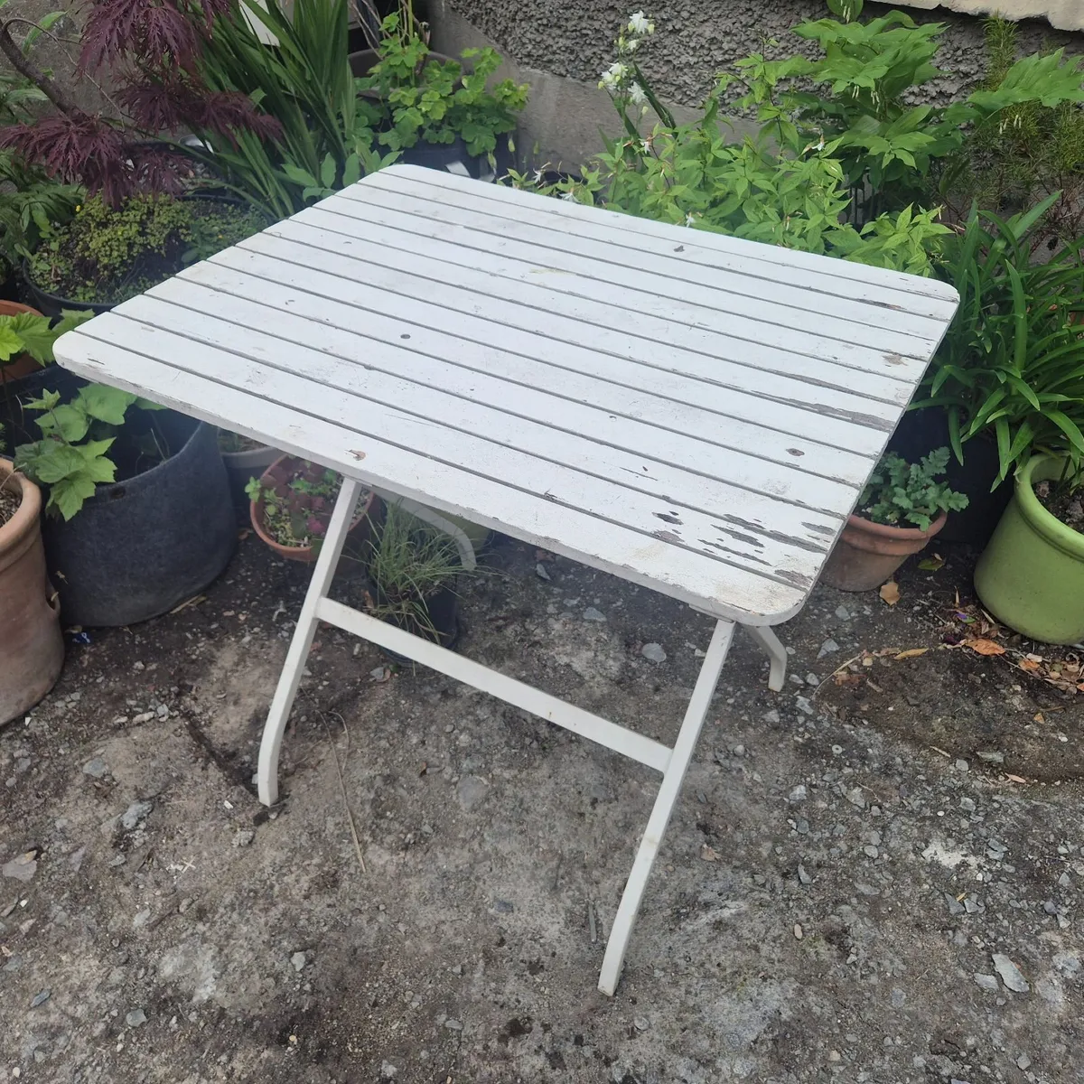 outdoor dining table (white, used) - Image 1